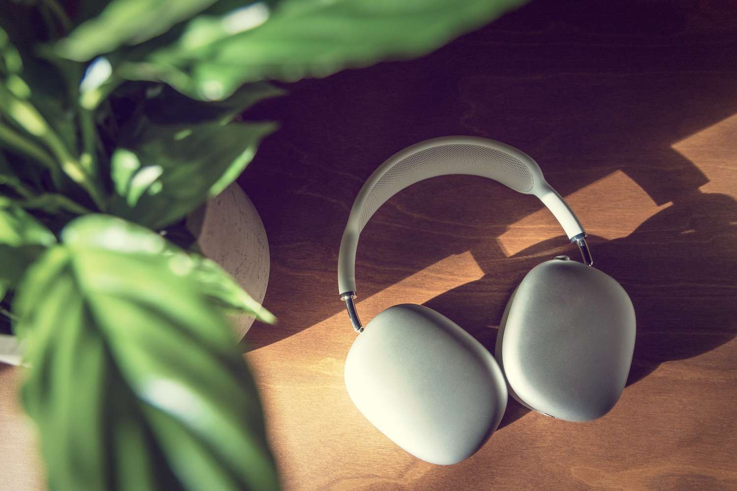 iOS 15 Will Let You Find Your AirPods With Find My Network