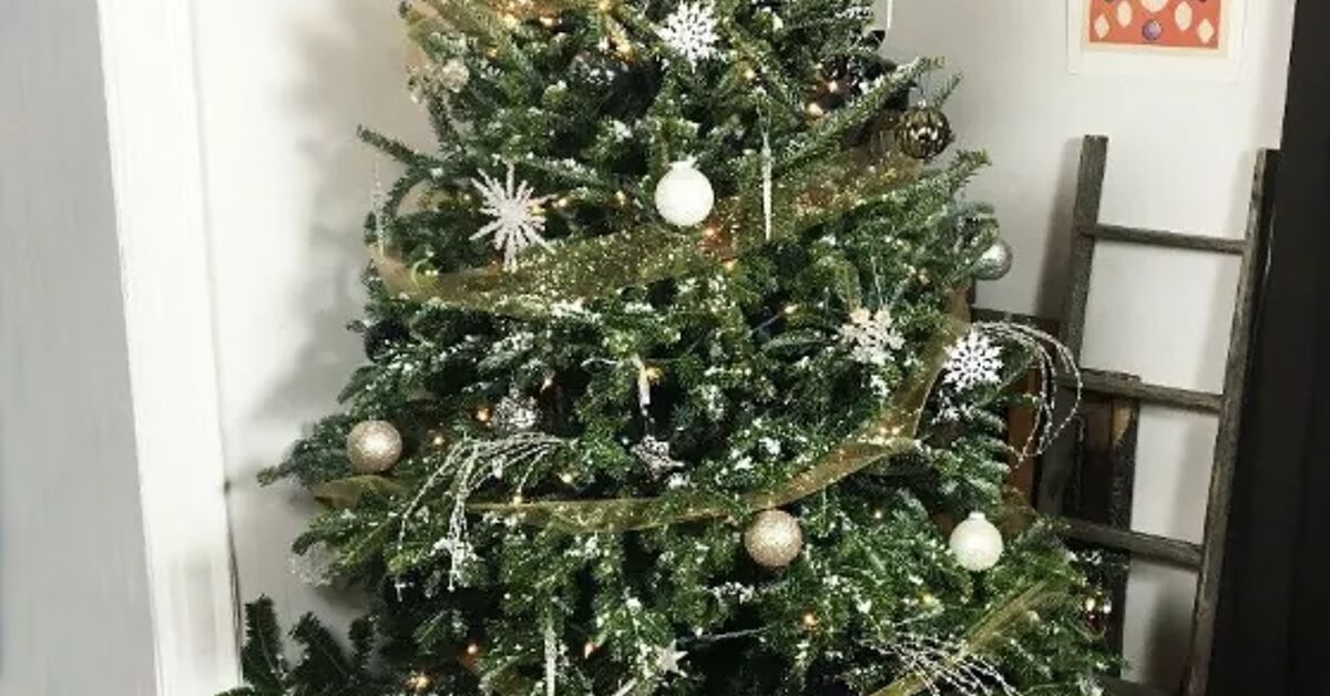 How to Decorate a Christmas Tree You’ll Want to Gaze at All Season